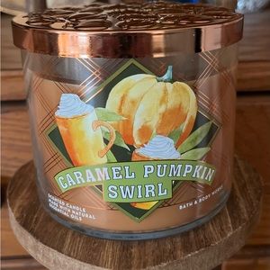 Bath & Body Works 3 Wick Candle - Caramel Pumpkin Swirl